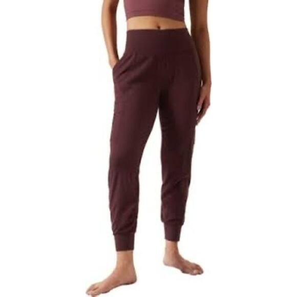Athleta Salutation Cargo Jogger Women’s Size Small Burgandy - Picture 1 of 8
